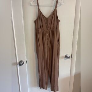 Jumpsuit with adjustable straps and pockets.